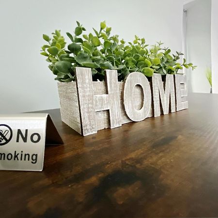Lux 3Br, Steps From Airport, U Of R & Grocery Stores ロチェスター エクステリア 写真