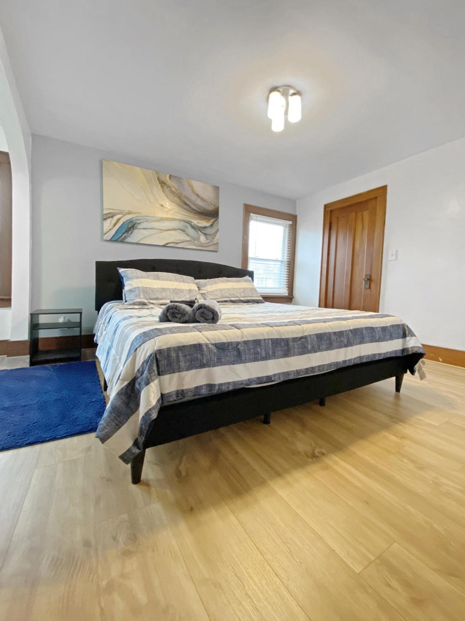 Lux 3Br, Steps From Airport, U Of R & Grocery Stores ロチェスター エクステリア 写真