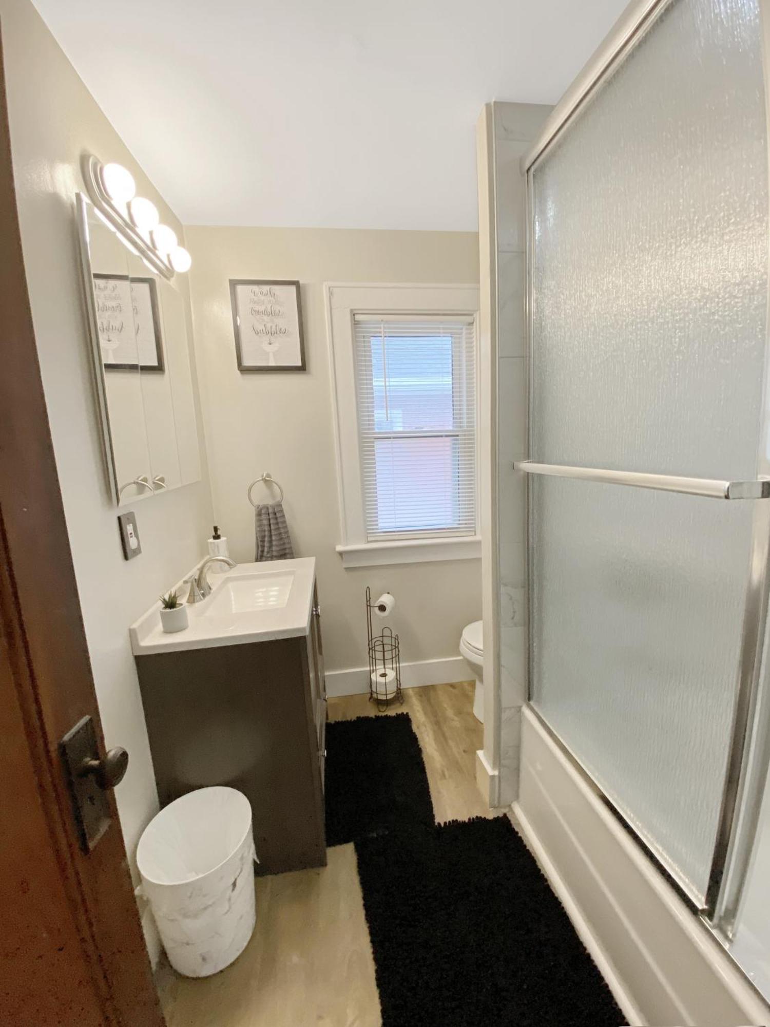 Lux 3Br, Steps From Airport, U Of R & Grocery Stores ロチェスター エクステリア 写真