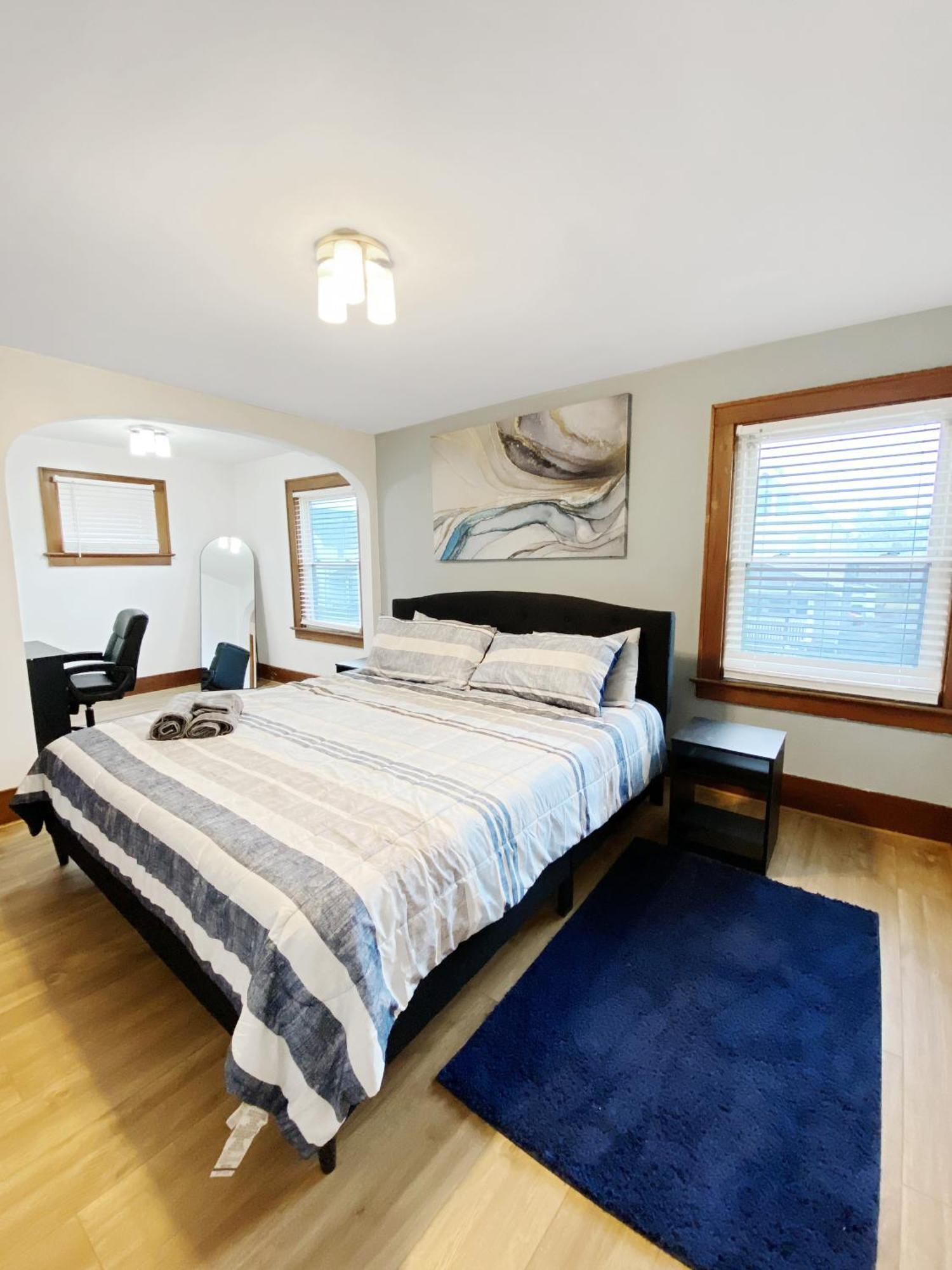 Lux 3Br, Steps From Airport, U Of R & Grocery Stores ロチェスター エクステリア 写真