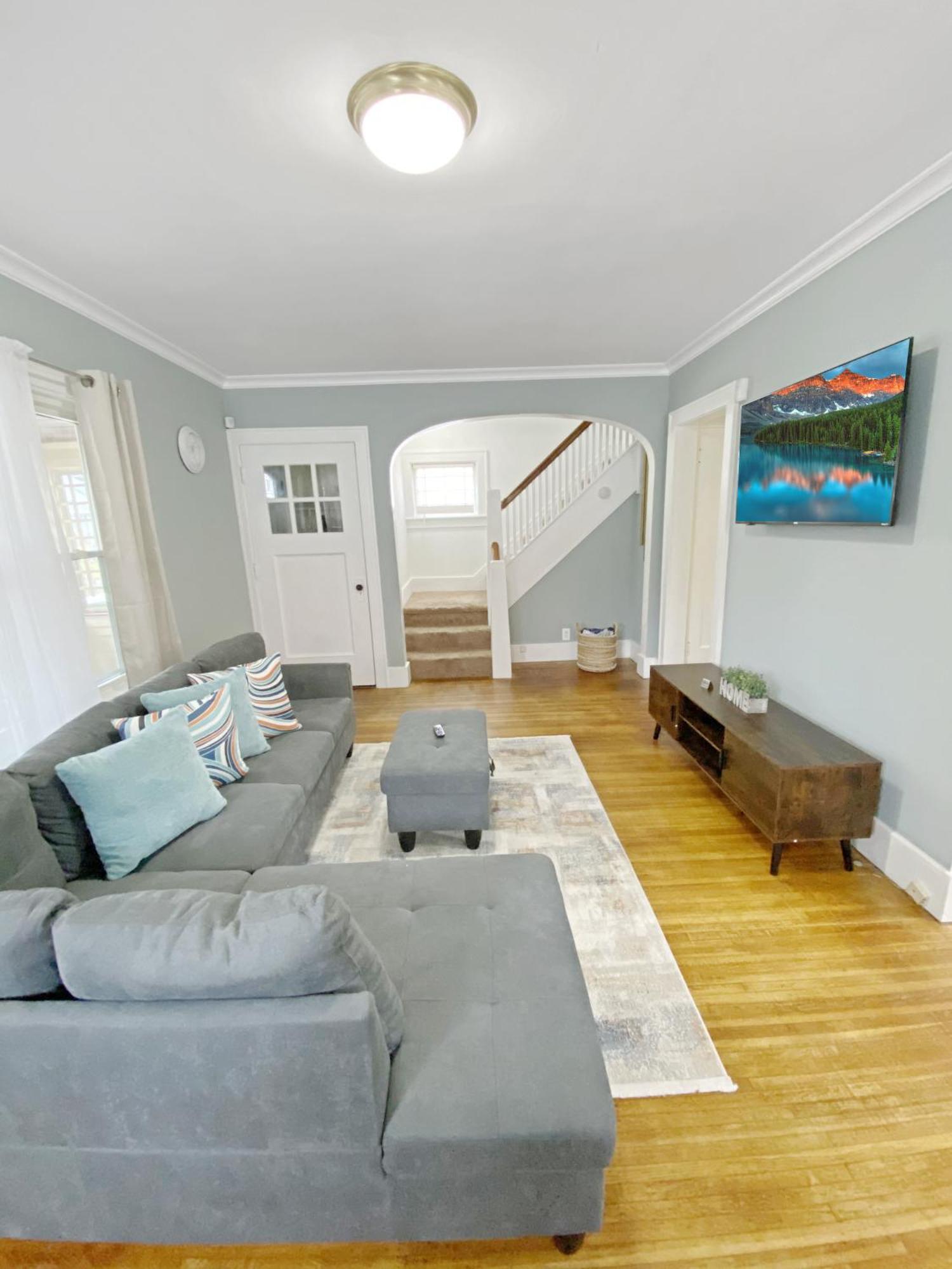 Lux 3Br, Steps From Airport, U Of R & Grocery Stores ロチェスター エクステリア 写真