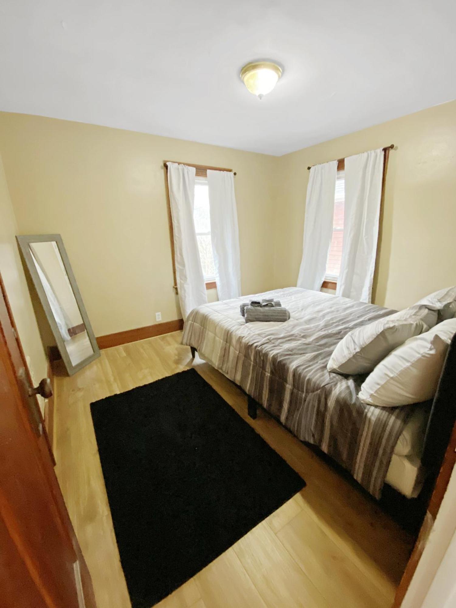 Lux 3Br, Steps From Airport, U Of R & Grocery Stores ロチェスター エクステリア 写真