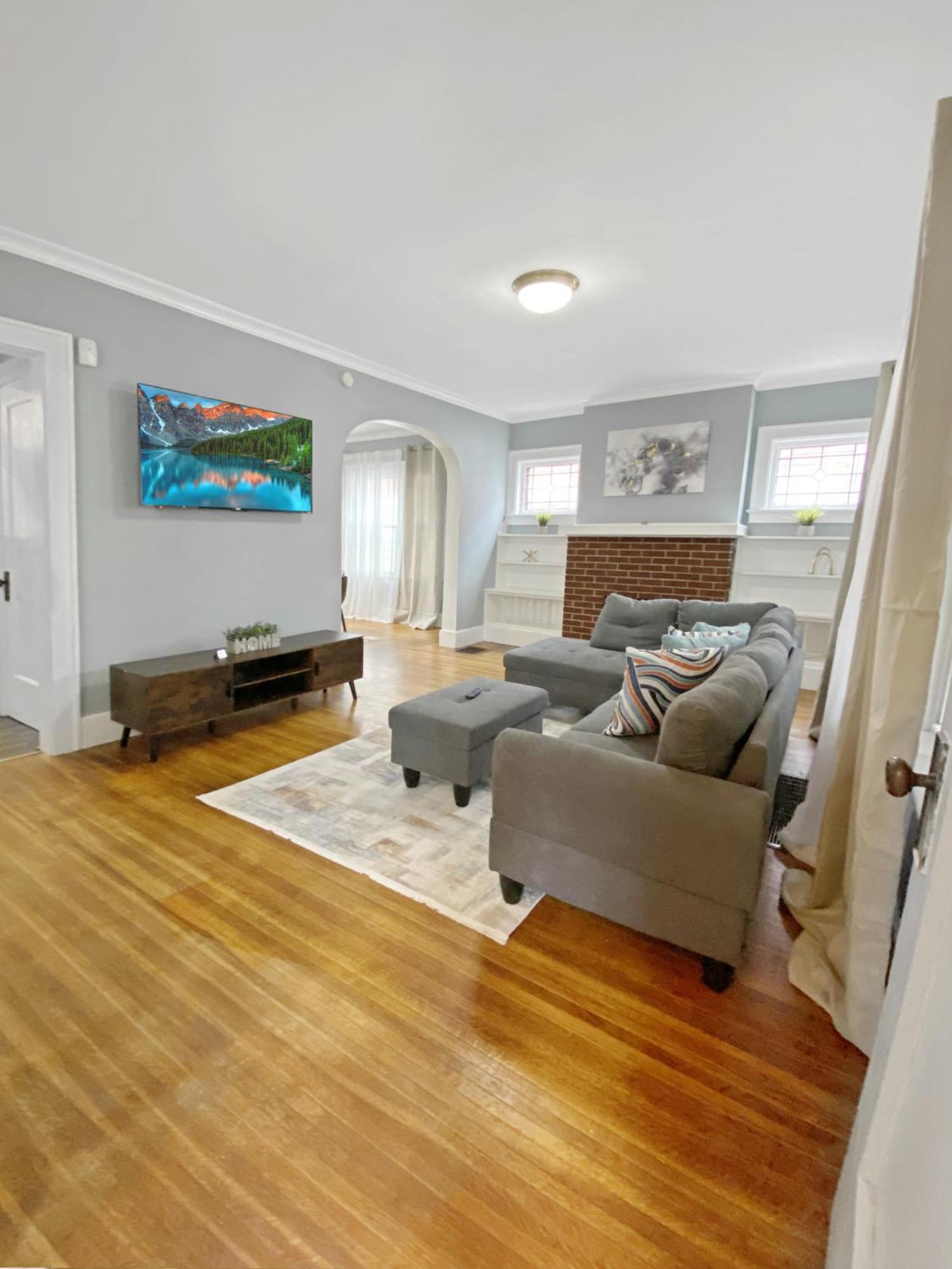 Lux 3Br, Steps From Airport, U Of R & Grocery Stores ロチェスター エクステリア 写真