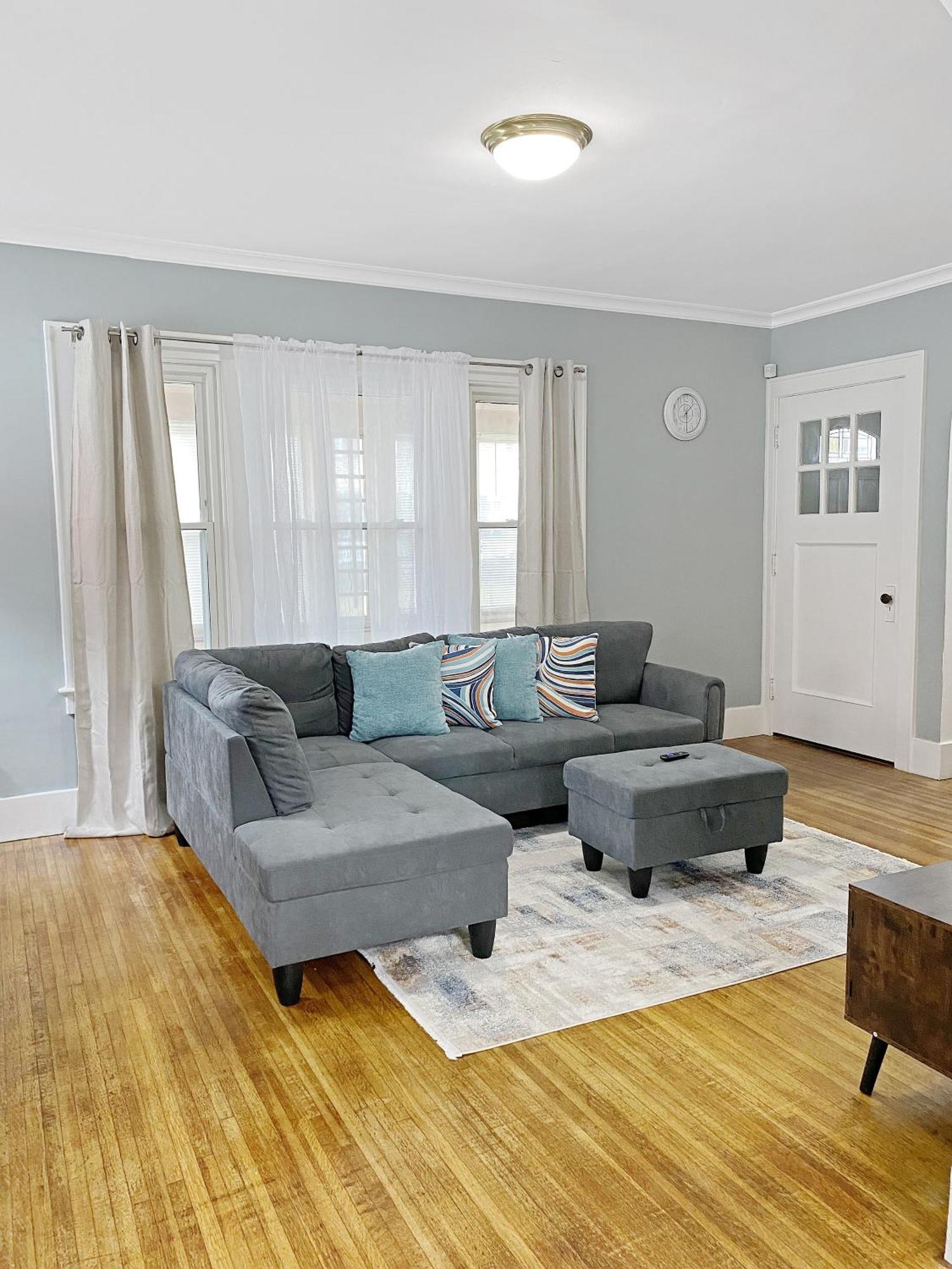 Lux 3Br, Steps From Airport, U Of R & Grocery Stores ロチェスター エクステリア 写真