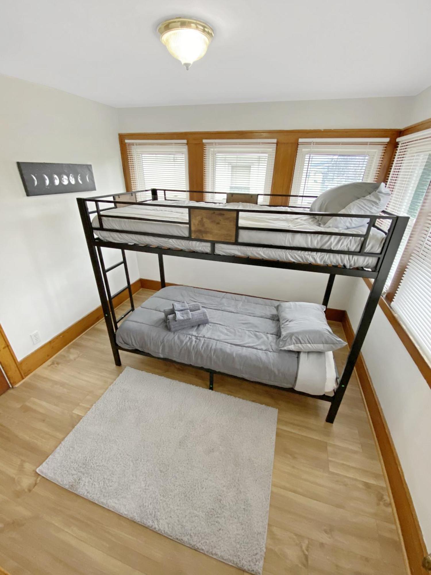 Lux 3Br, Steps From Airport, U Of R & Grocery Stores ロチェスター エクステリア 写真
